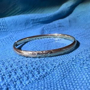 14 kt Gold Etched Bangle